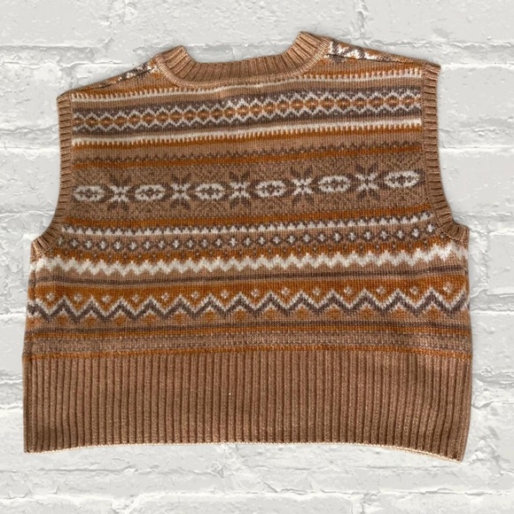 Jessica Simpson cropped v-neck sweater vest - Picture 2 of 2